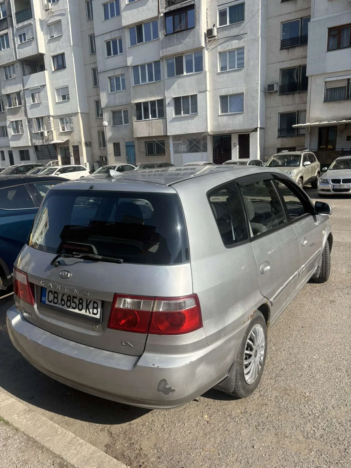 Kia Carens 2.0 D, снимка 3 - Автомобили и джипове - 53873089