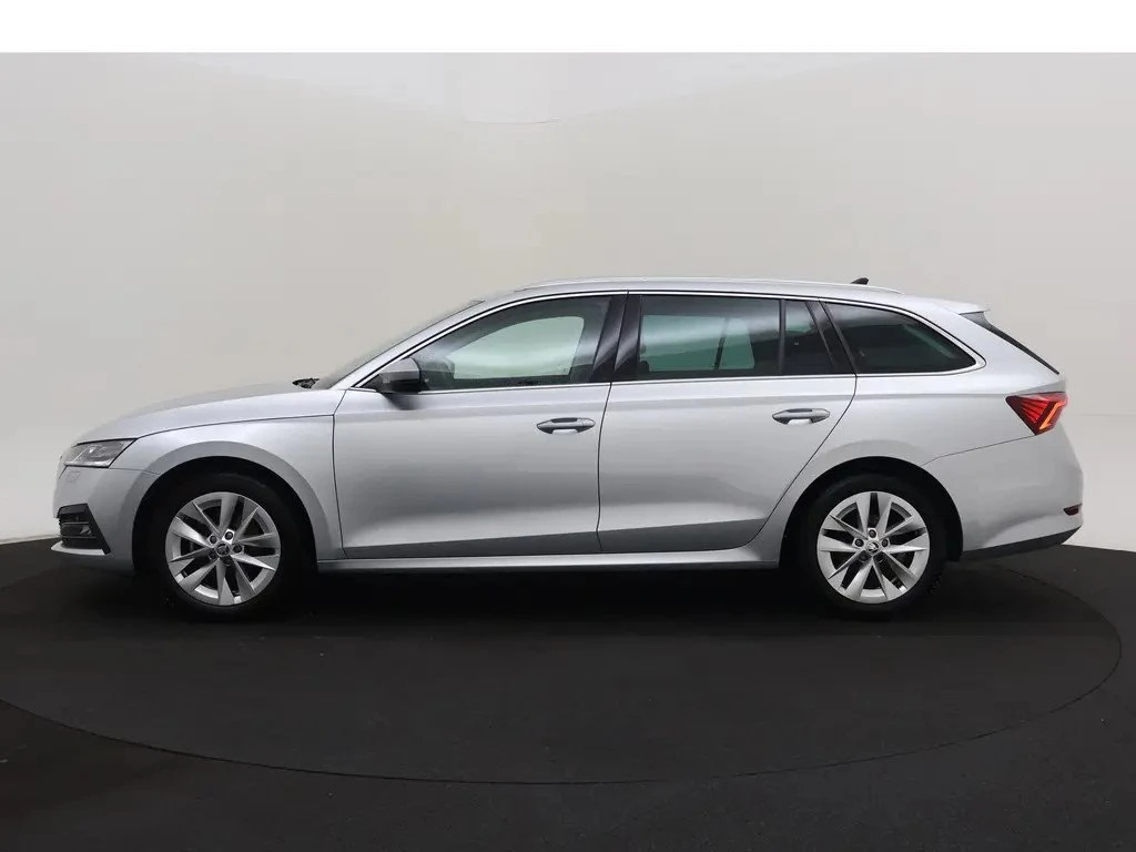 Skoda Octavia 1.5 TSI First Edition, снимка 5 - Автомобили и джипове - 54477549