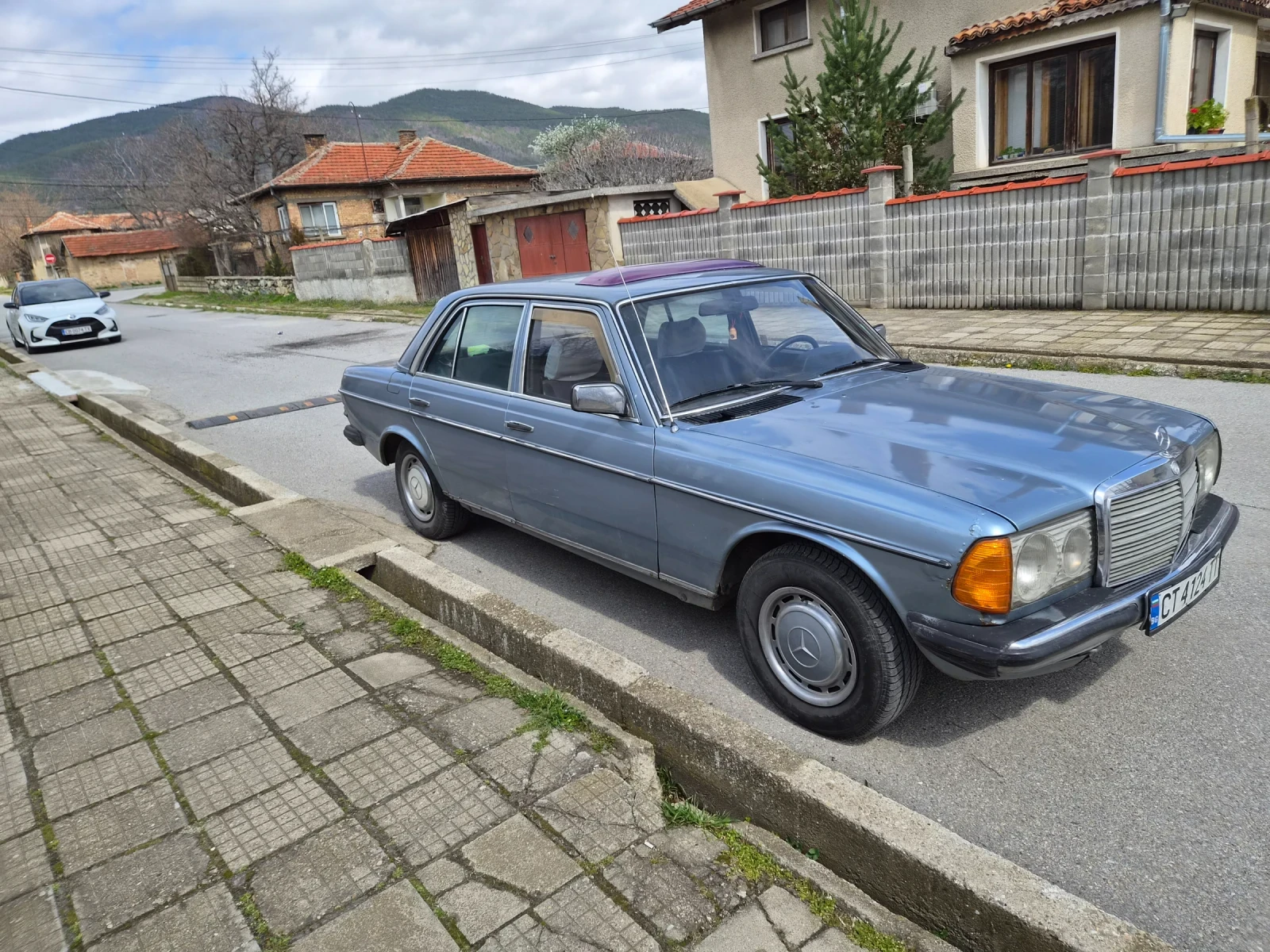 Mercedes-Benz 123 200D, снимка 3 - Автомобили и джипове - 54483539