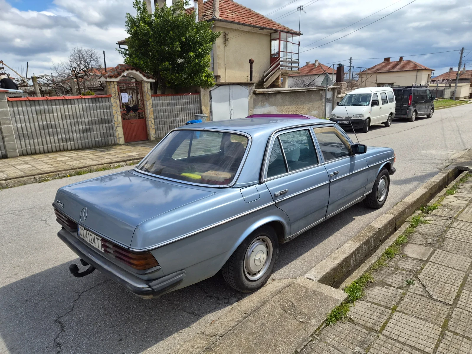 Mercedes-Benz 123 200D, снимка 5 - Автомобили и джипове - 54483539