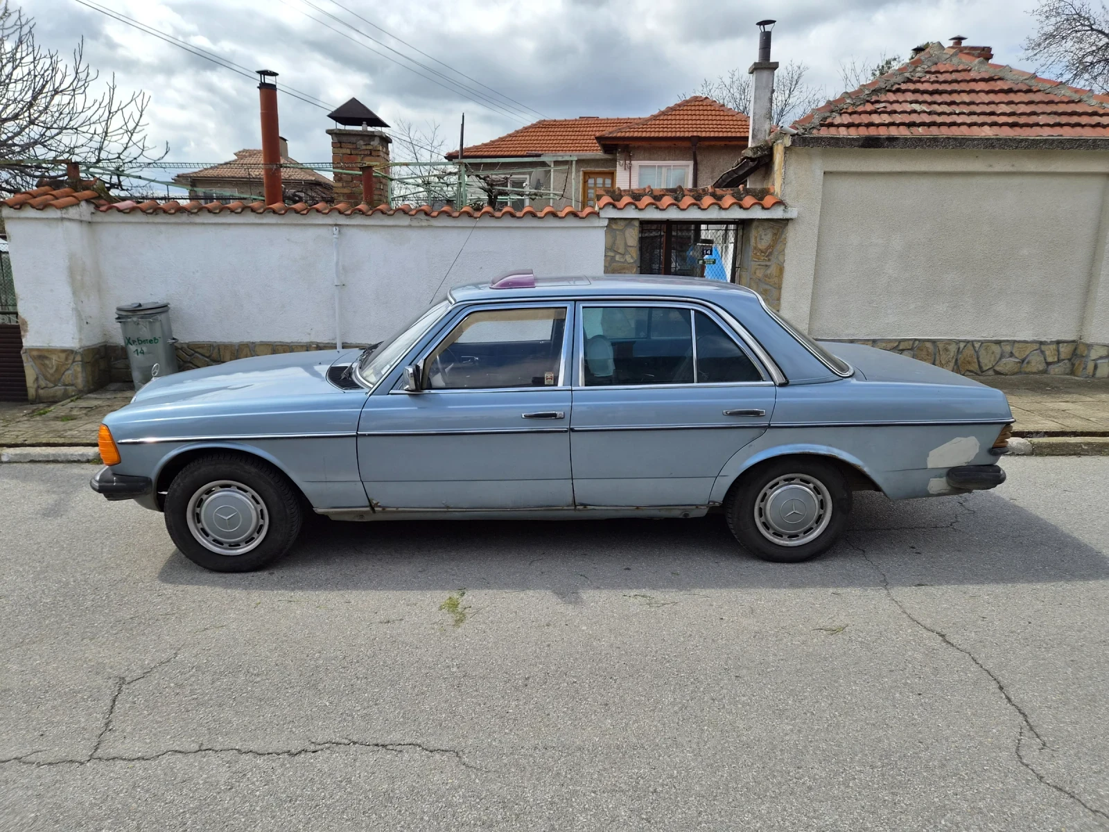 Mercedes-Benz 123 200D, снимка 2 - Автомобили и джипове - 54483539