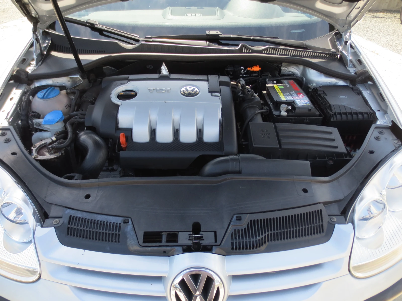 VW Golf 1.9 TDI* 6 скорости* , снимка 17 - Автомобили и джипове - 54565887