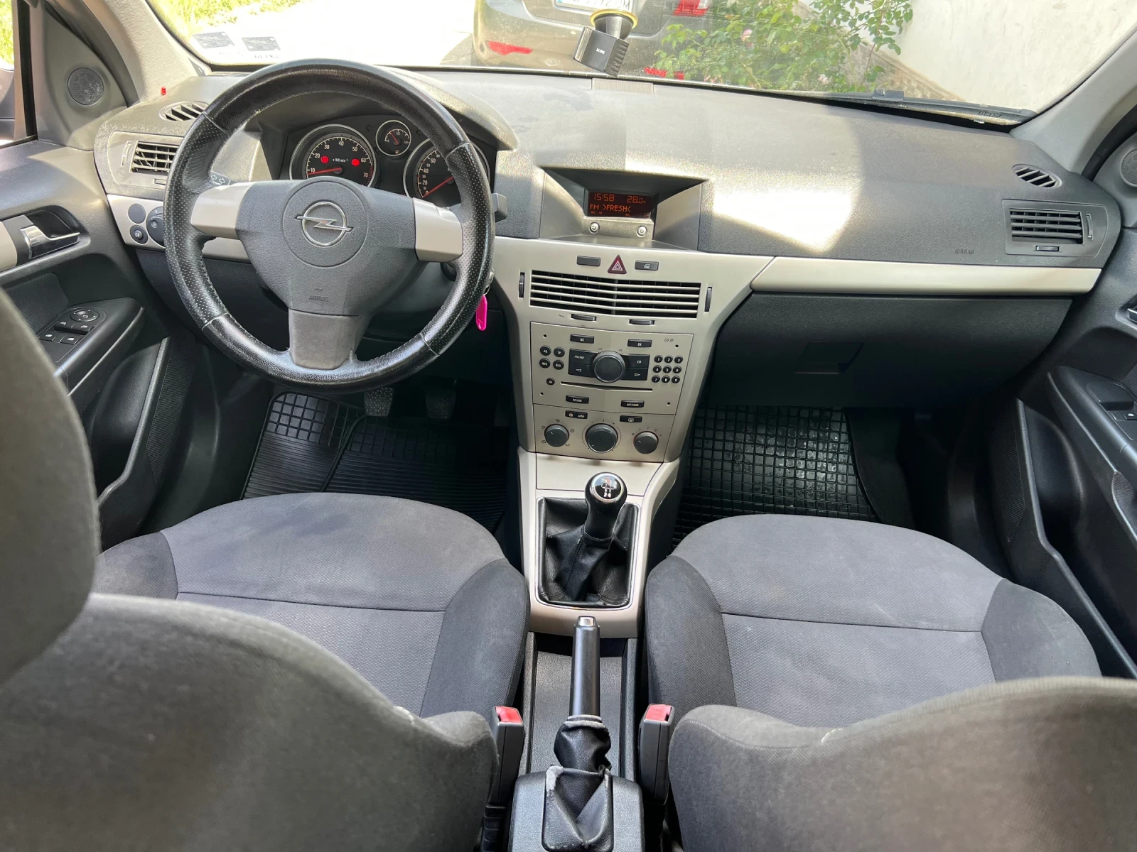 Opel Astra 1.6 перфектна * климатик* 2008г, снимка 9 - Автомобили и джипове - 54822365