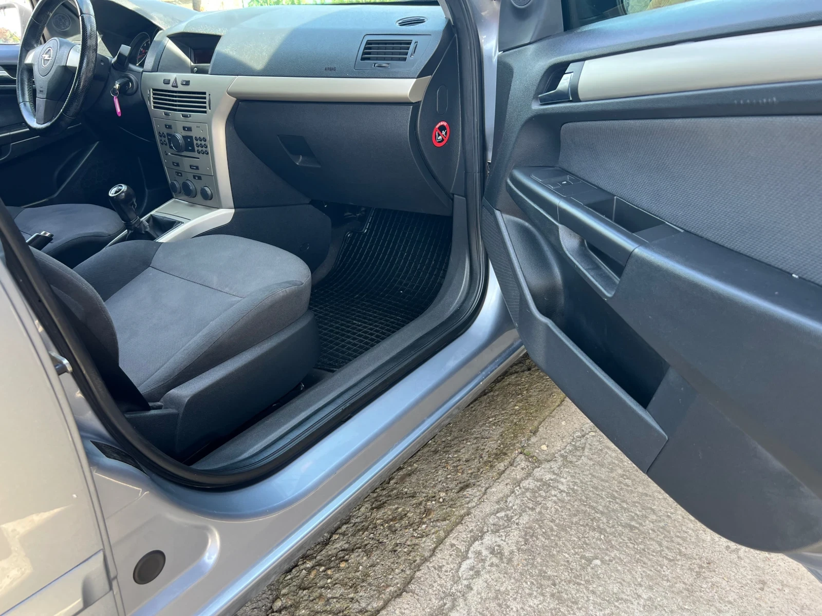 Opel Astra 1.6 перфектна * климатик* 2008г, снимка 13 - Автомобили и джипове - 54822365