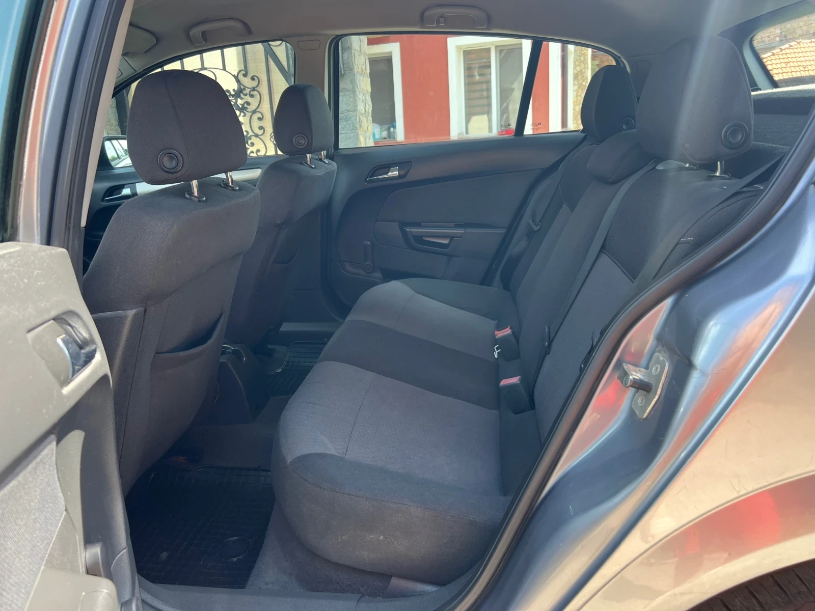 Opel Astra 1.6 перфектна * климатик* 2008г, снимка 10 - Автомобили и джипове - 54822365