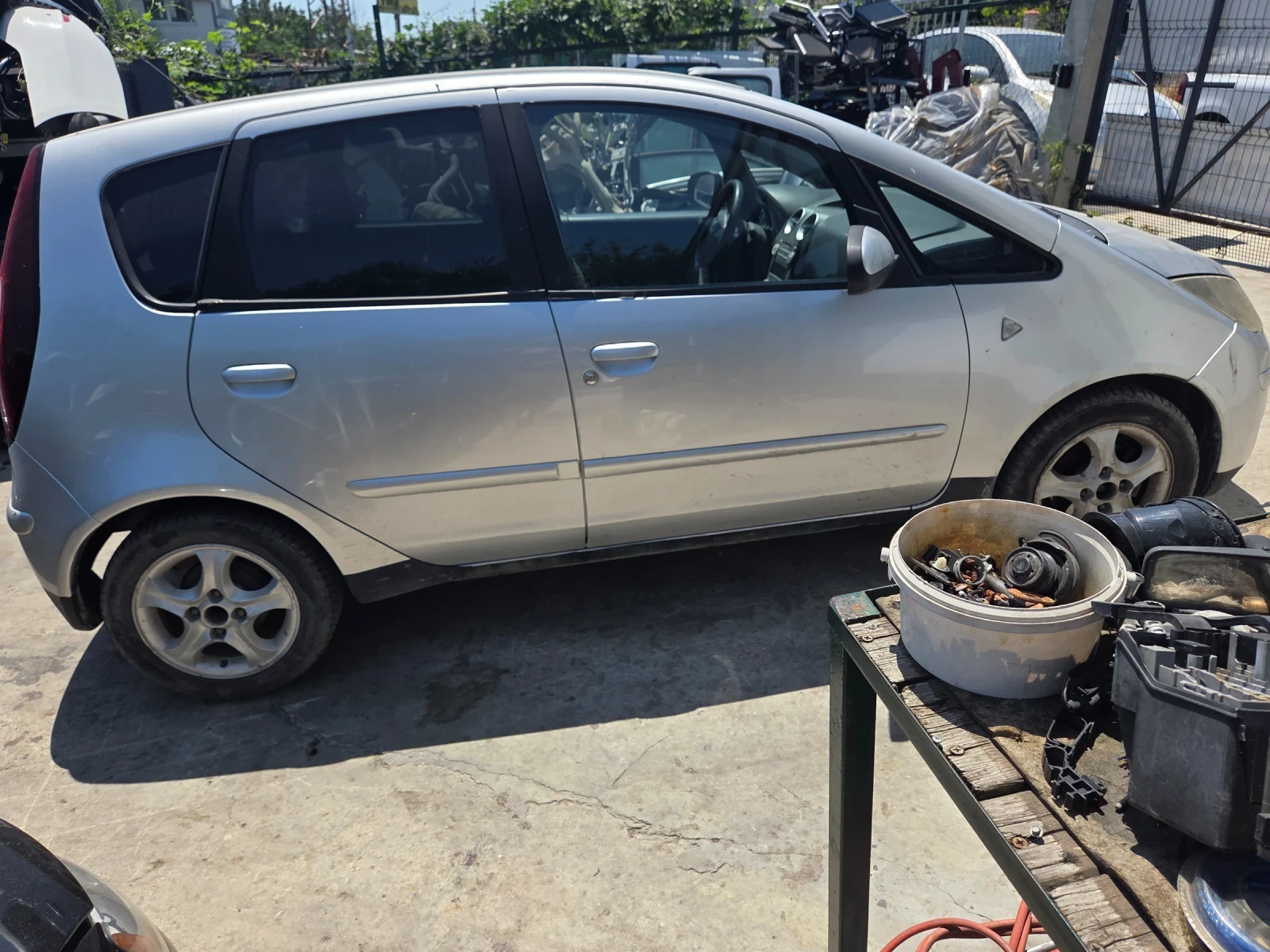 Mitsubishi Colt 1.3i , 1.5D, снимка 3 - Автомобили и джипове - 55099630