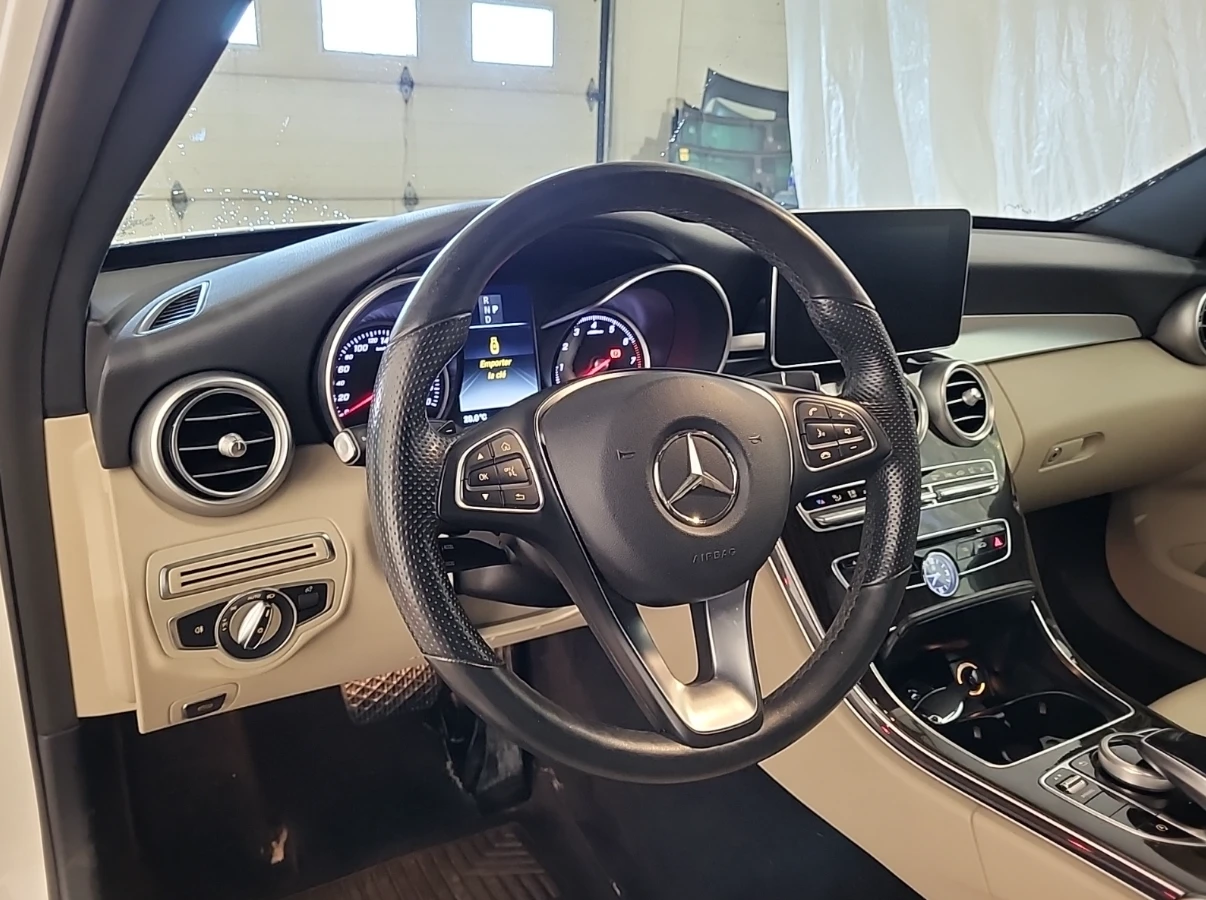 Mercedes-Benz C 300 64к км* 4matic* Amg Wheels* м.Точки* Камера* БЕЗ Щ, снимка 11 - Автомобили и джипове - 55152915