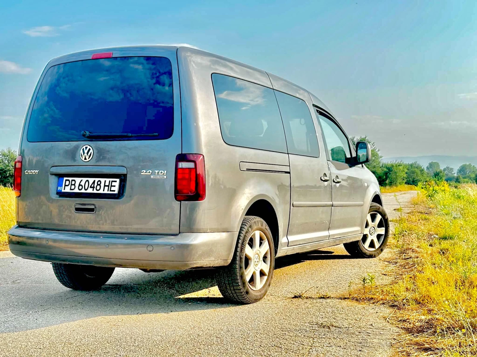 VW Caddy Maxi Life, снимка 3 - Автомобили и джипове - 55679191