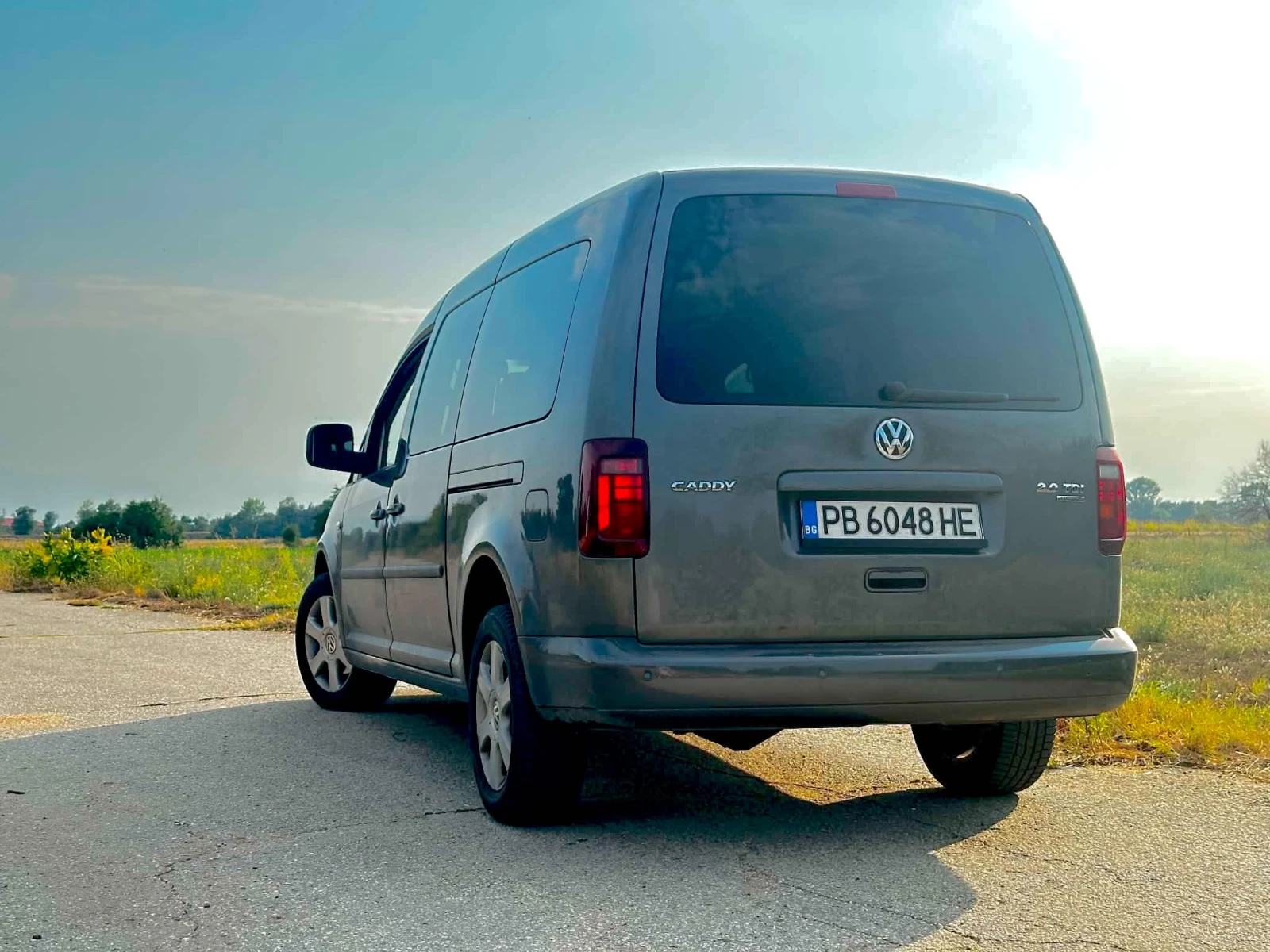 VW Caddy Maxi Life, снимка 6 - Автомобили и джипове - 55679191