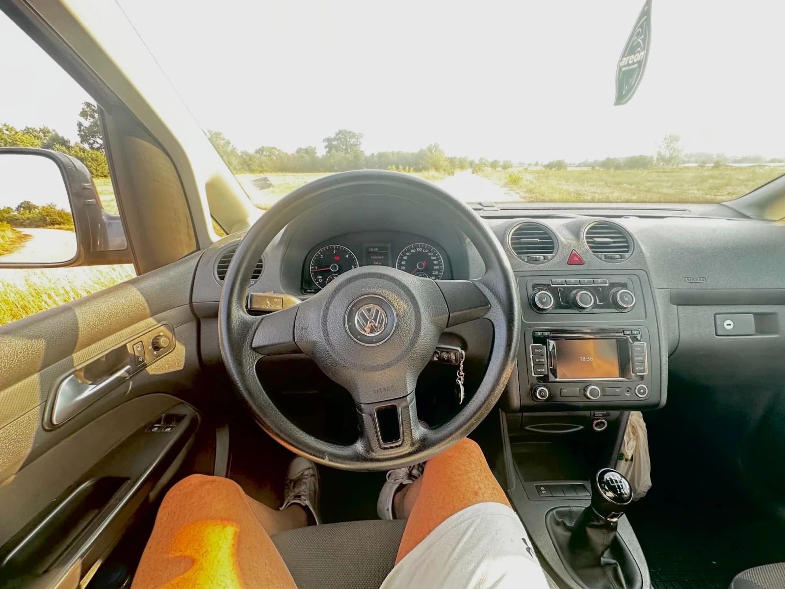 VW Caddy Maxi Life, снимка 8 - Автомобили и джипове - 55679191