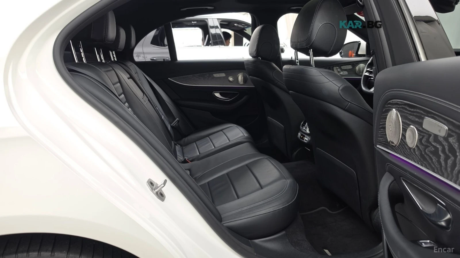 Mercedes-Benz E 350 4MATIC* AMG-LINE* BURMESTER* DISTRONIC* 360* ПОДГР, снимка 11 - Автомобили и джипове - 55988304