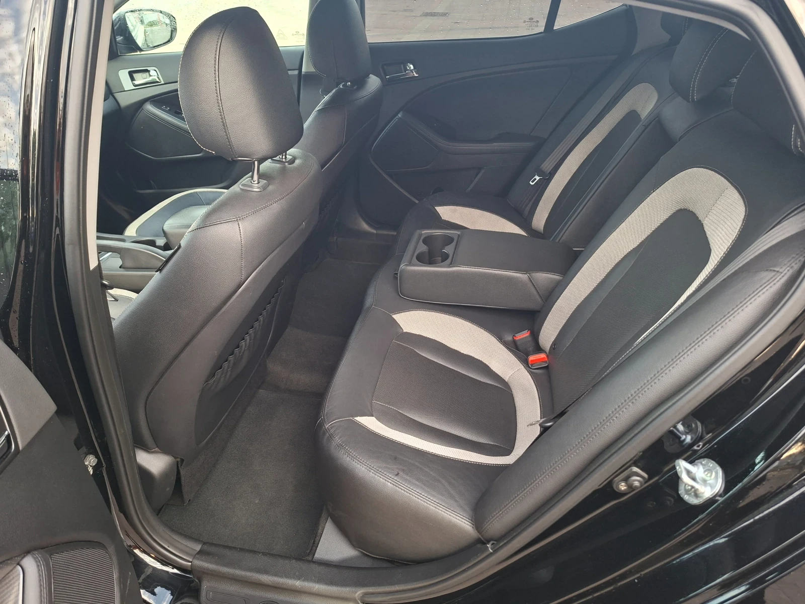 Kia Optima 1.7 CRDI, снимка 9 - Автомобили и джипове - 56442120