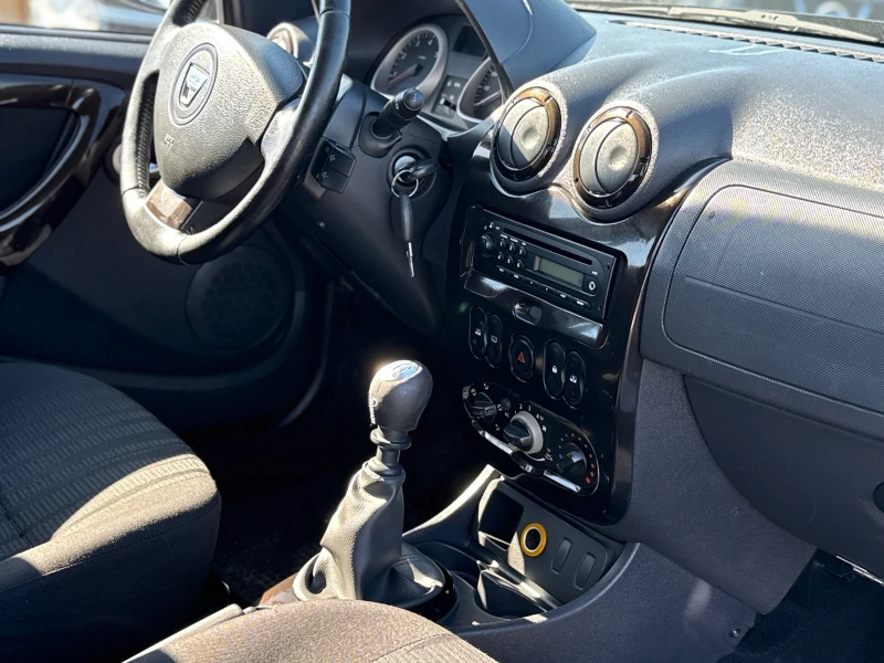 Dacia Duster 1.5 dci, снимка 11 - Автомобили и джипове - 51811346