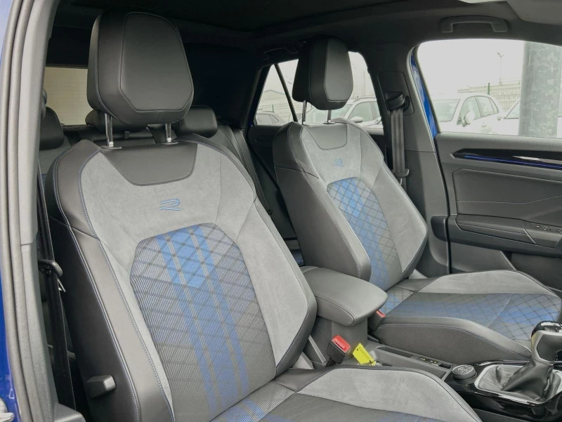 VW T-Roc R* 4M* DSG* PANO* DISTR* KEYLESS* CARPLAY* LED* , снимка 13 - Автомобили и джипове - 52444919