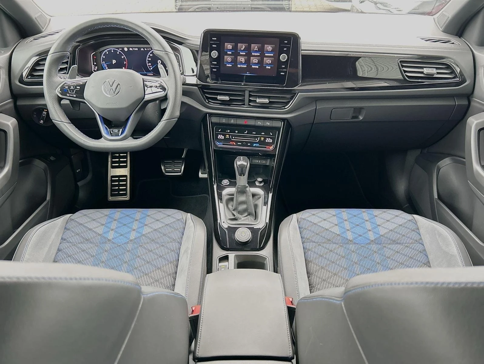 VW T-Roc R* 4M* DSG* PANO* DISTR* KEYLESS* CARPLAY* LED*  | Mobile.bg   12