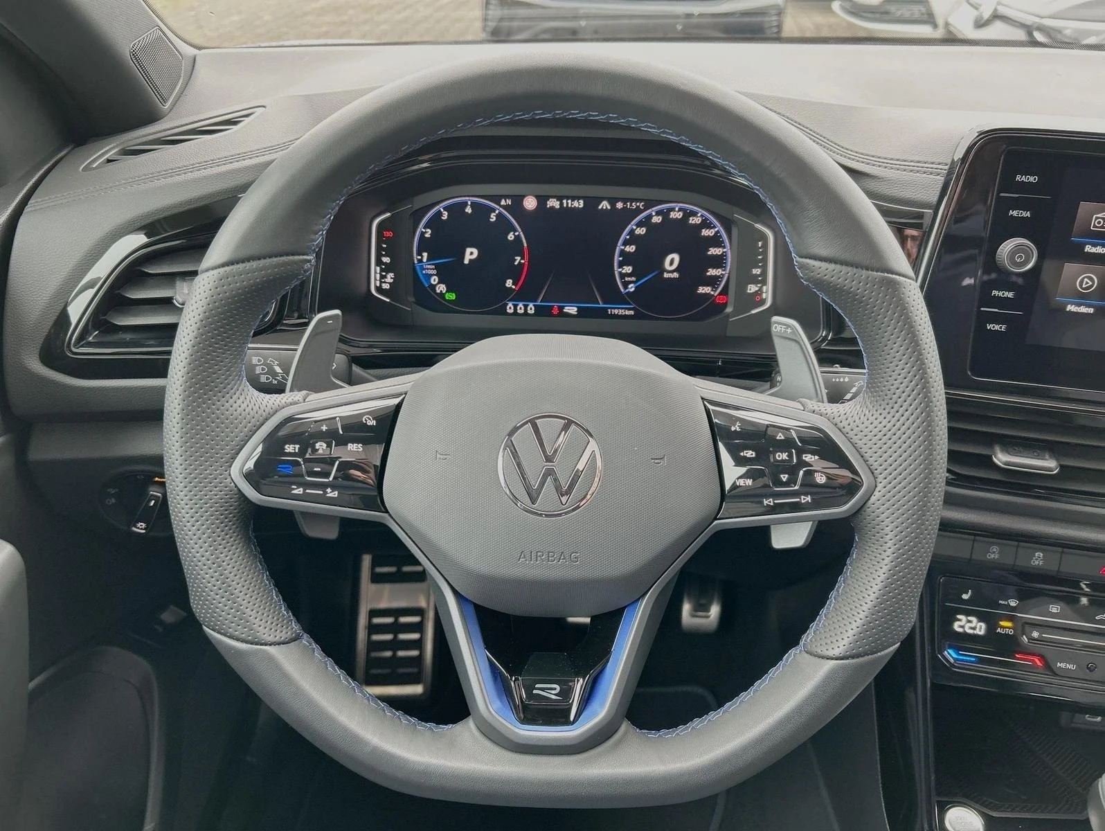 VW T-Roc R* 4M* DSG* PANO* DISTR* KEYLESS* CARPLAY* LED*  - изображение 7