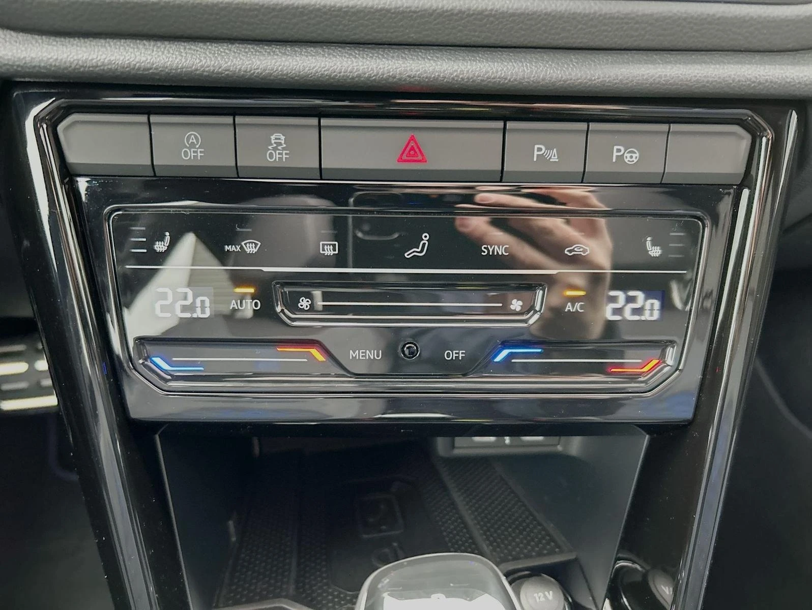 VW T-Roc R* 4M* DSG* PANO* DISTR* KEYLESS* CARPLAY* LED*  - изображение 10