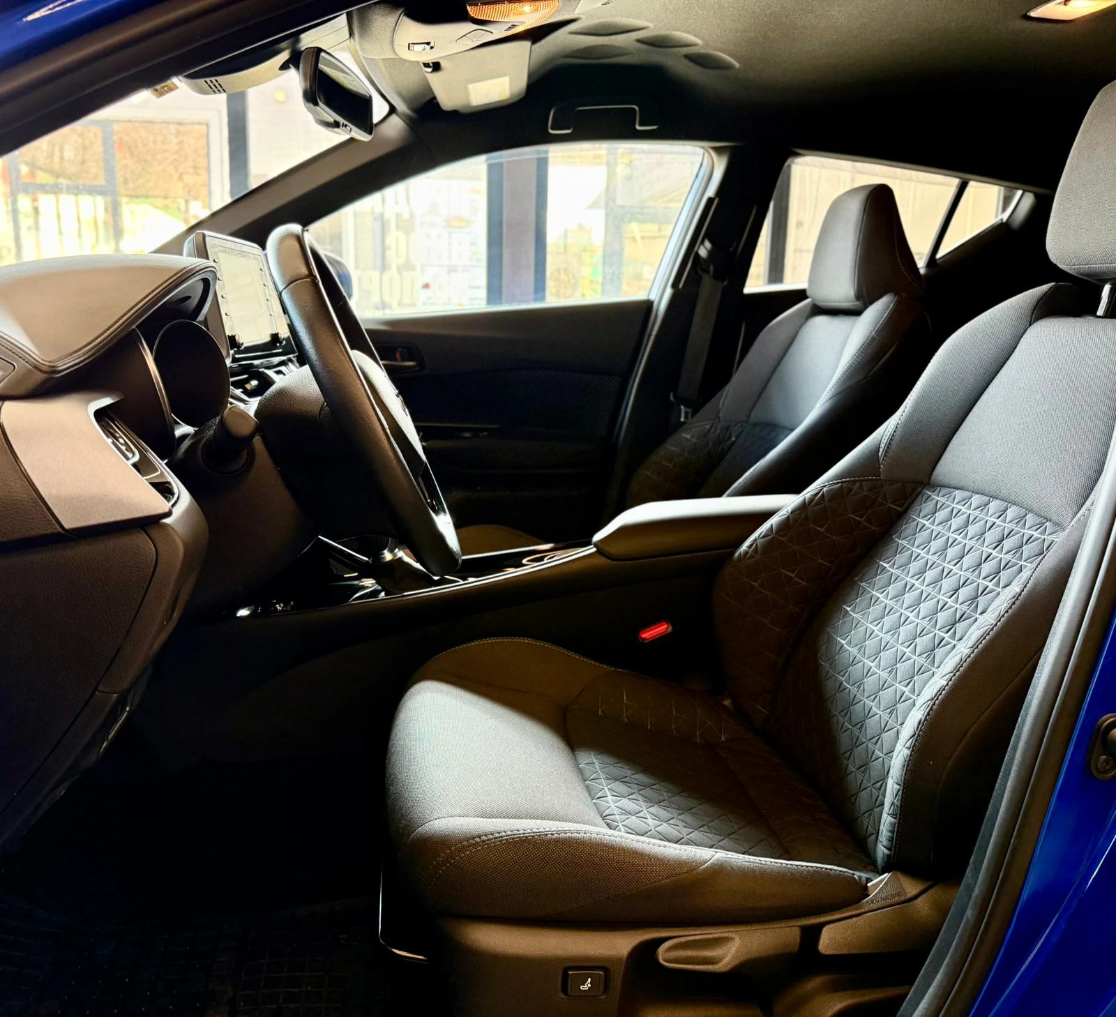 Toyota C-HR Гаранционен* Hybrid * VVT-i * Лизинг, снимка 8 - Автомобили и джипове - 53709682