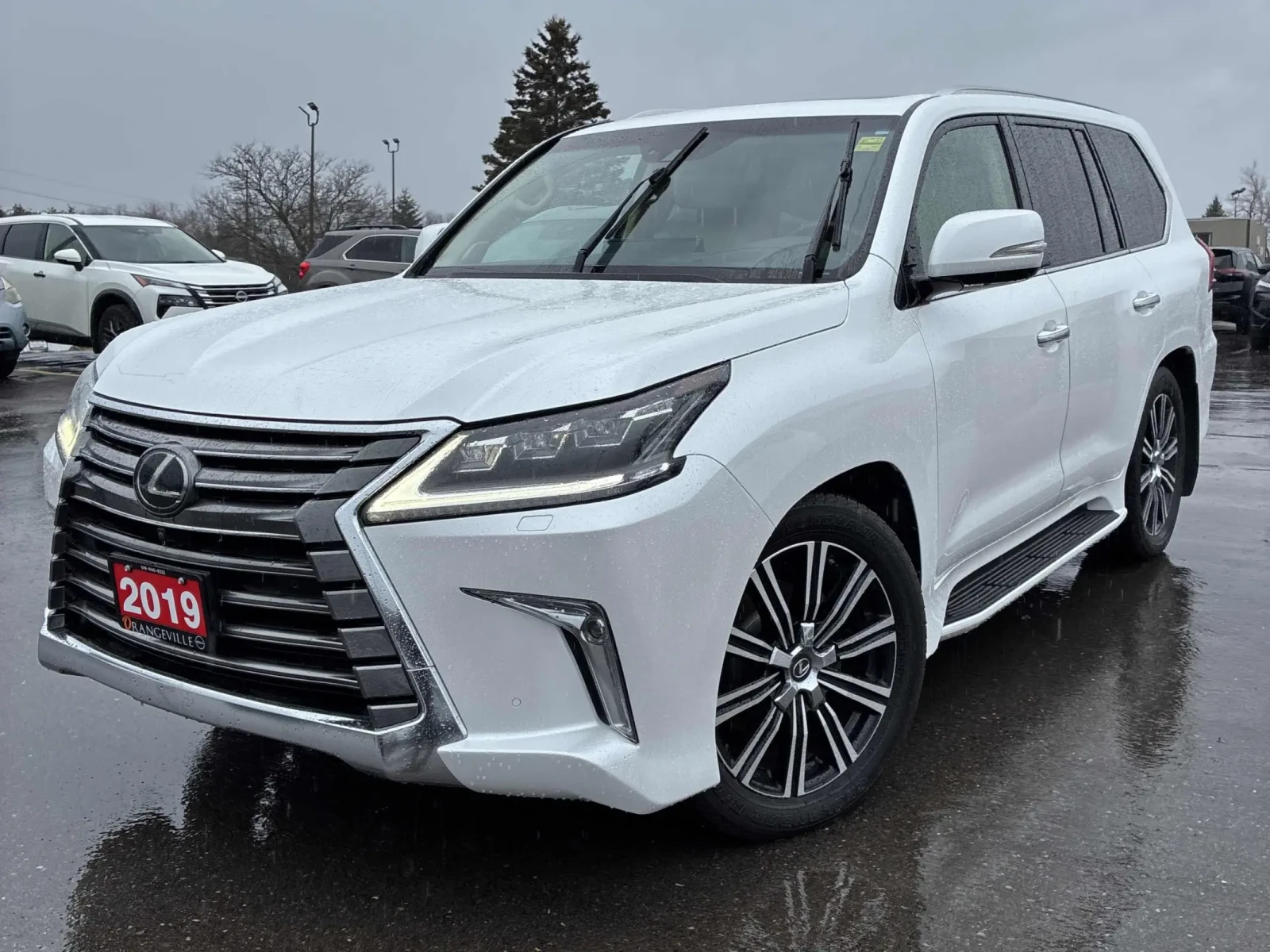 Lexus LX 570 8-местен* TV* HUD* Масажи отред/отзад* FULL FULL F, снимка 2 - Автомобили и джипове - 54930145