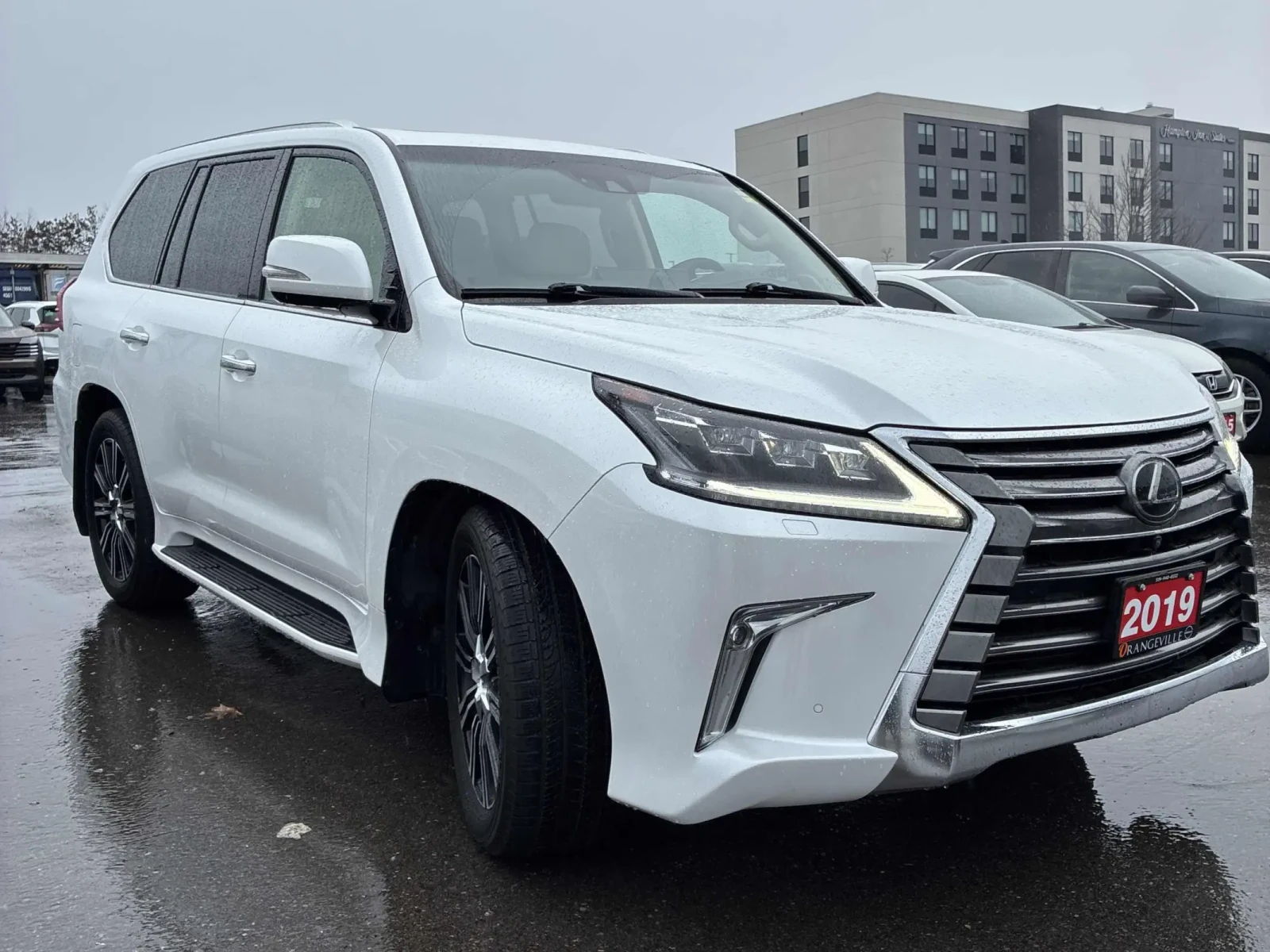 Lexus LX 570 8-местен* TV* HUD* Масажи отред/отзад* FULL FULL F, снимка 3 - Автомобили и джипове - 54930145