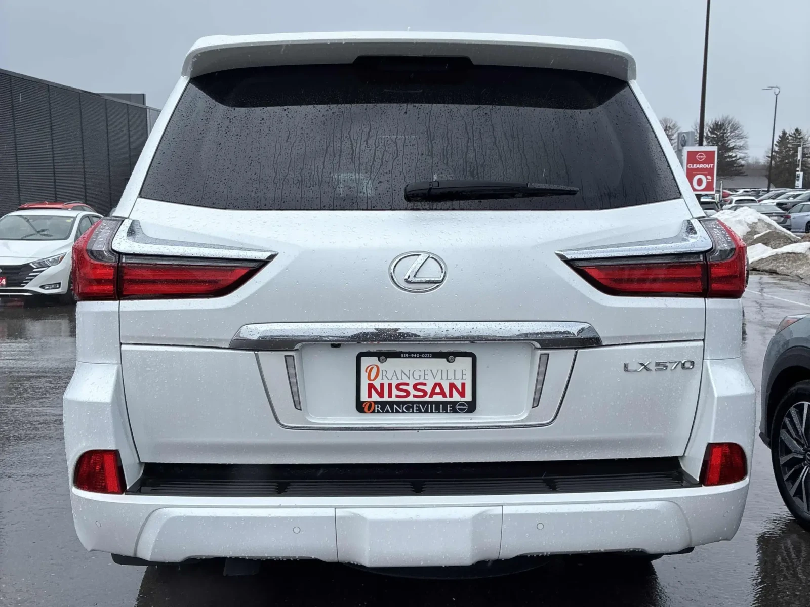 Lexus LX 570 8-местен* TV* HUD* Масажи отред/отзад* FULL FULL F, снимка 4 - Автомобили и джипове - 54930145