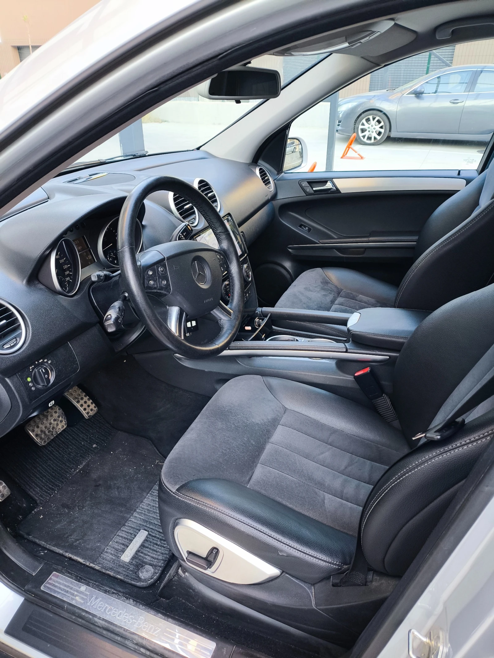 Mercedes-Benz ML 320, снимка 6 - Автомобили и джипове - 56074165