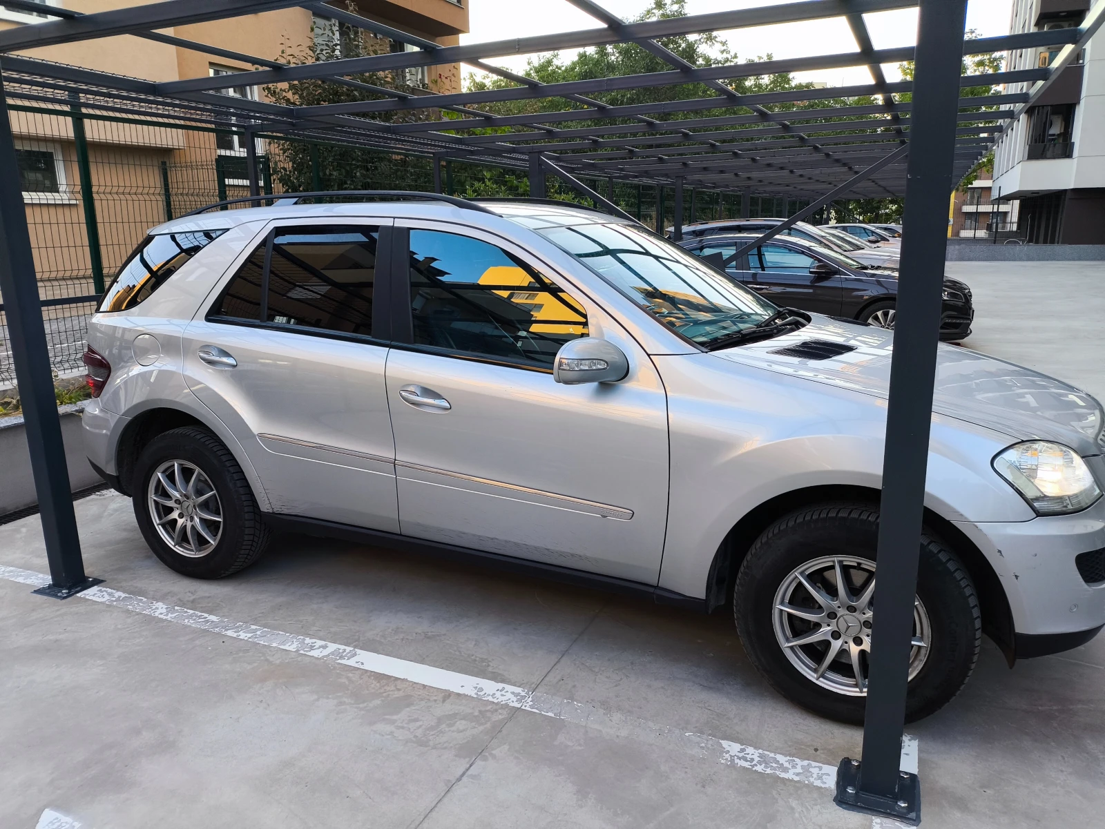 Mercedes-Benz ML 320, снимка 4 - Автомобили и джипове - 56074165