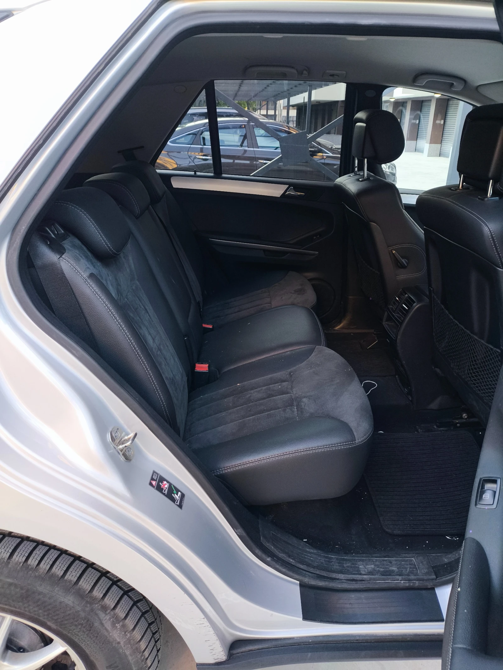 Mercedes-Benz ML 320, снимка 9 - Автомобили и джипове - 56074165