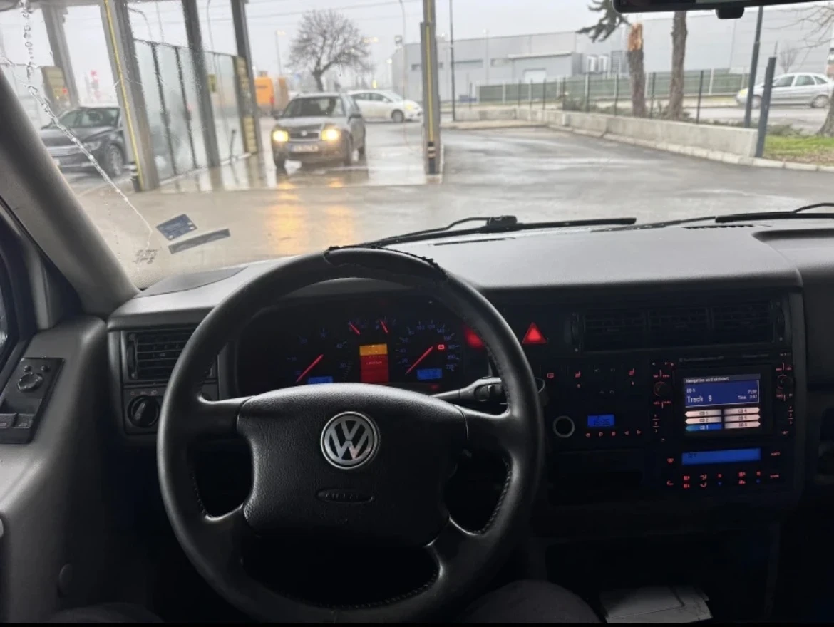 VW Multivan 151kc Atlantis, снимка 9 - Бусове и автобуси - 54025875