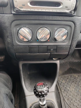 VW Golf 2.0 GTI | Mobile.bg    7
