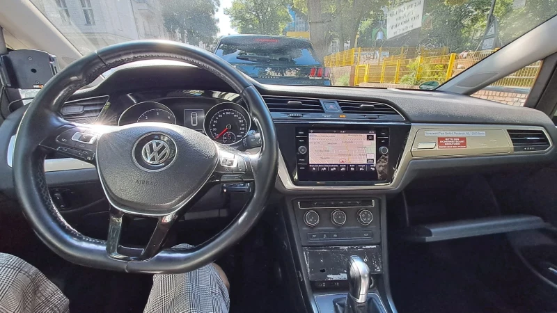 VW Touran 2.0tdi, снимка 6 - Автомобили и джипове - 48056835