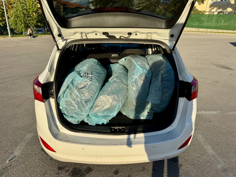 Hyundai I30 1.6 CRDi Facelift, снимка 11 - Автомобили и джипове - 52500310