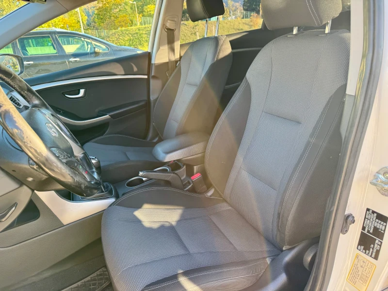 Hyundai I30 1.6 CRDi Facelift, снимка 9 - Автомобили и джипове - 52500310