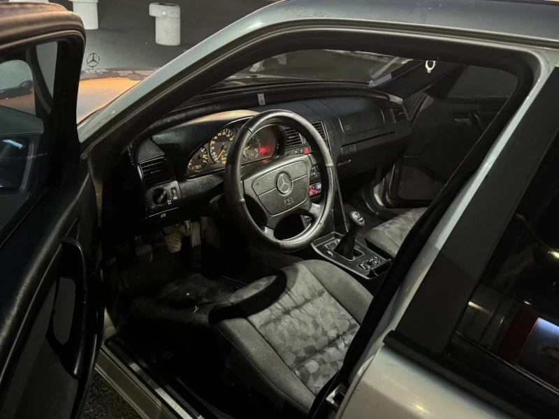 Mercedes-Benz C 220, снимка 6 - Автомобили и джипове - 52938508