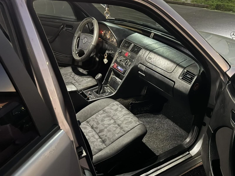 Mercedes-Benz C 220, снимка 7 - Автомобили и джипове - 52938508