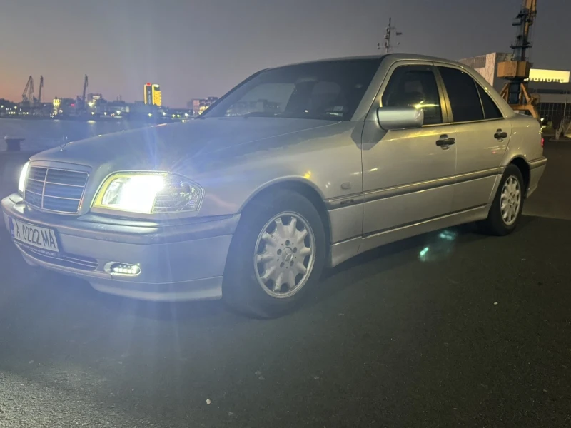 Mercedes-Benz C 220, снимка 2 - Автомобили и джипове - 52938508