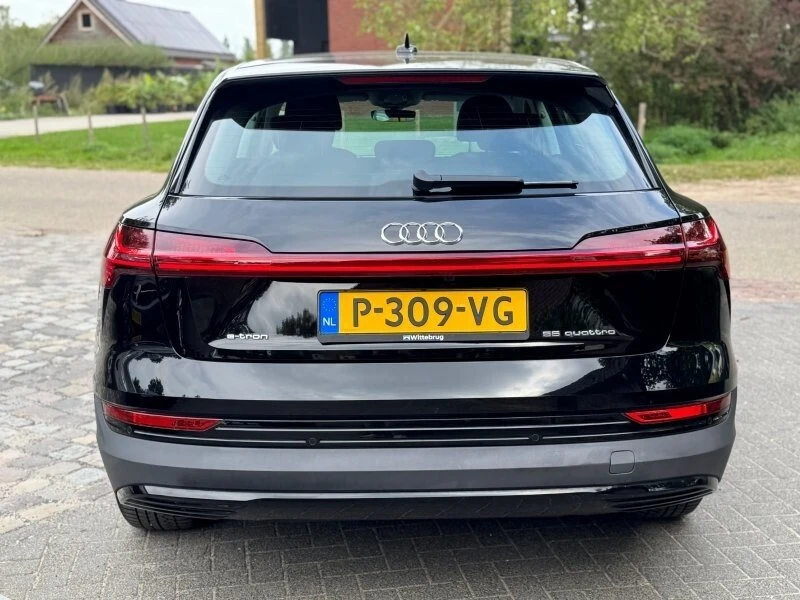 Audi E-Tron 55 quatrro - изображение 2