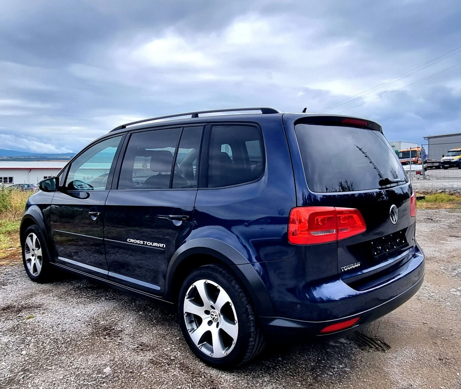 VW Touran Cross 1.6 tdi - изображение 7