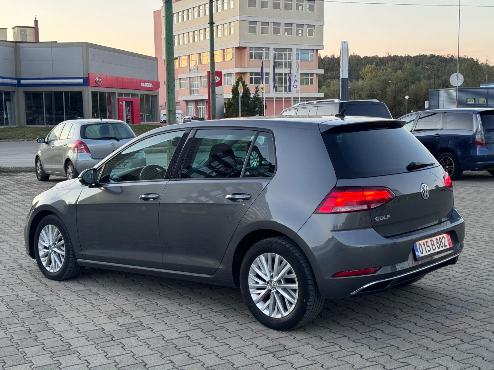 VW Golf FACELIFT! 1.6-116 TDI/  Дистроник! - изображение 6