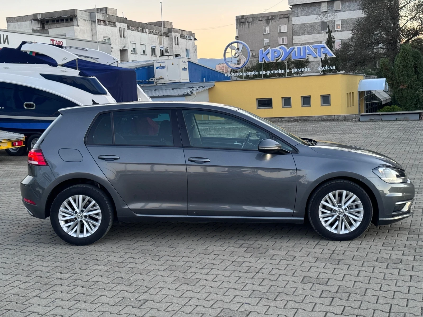 VW Golf FACELIFT! 1.6-116 TDI/  Дистроник! - изображение 3