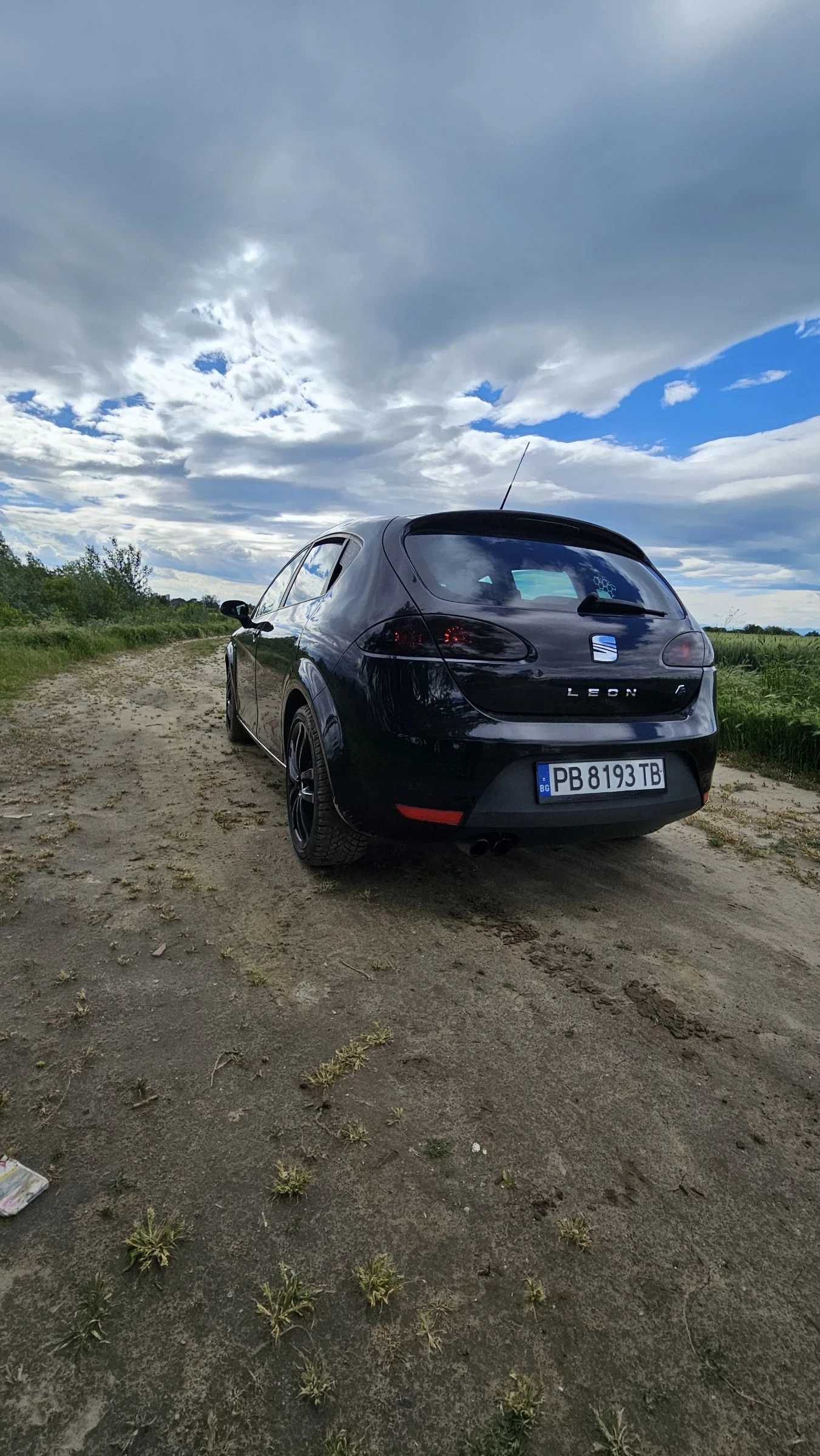 Seat Leon Seat Leon FR   Лимитирана серия  213 от 300 - изображение 4