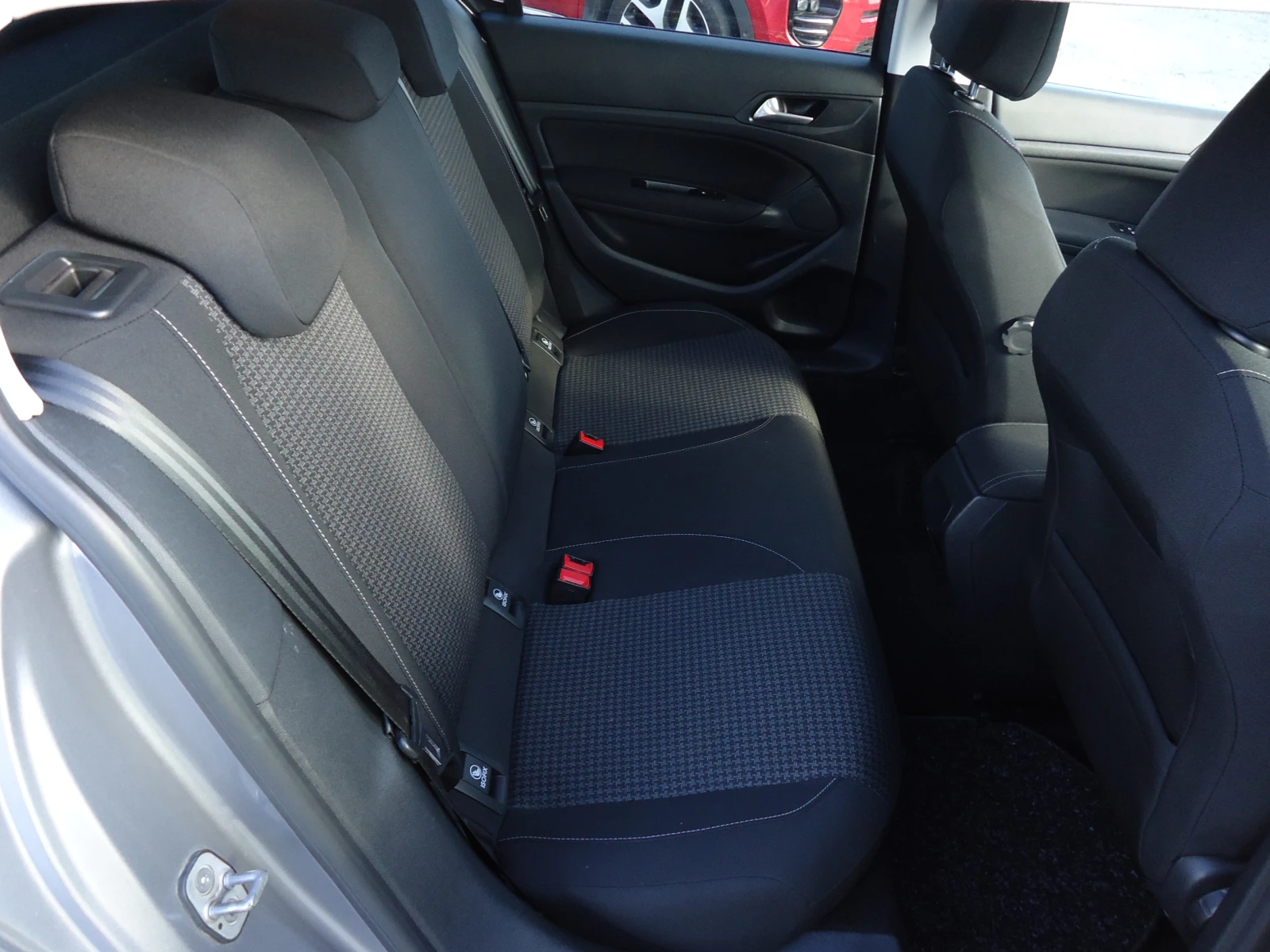 Peugeot 308 1.6 BlueHDI 120 к.с. - изображение 10