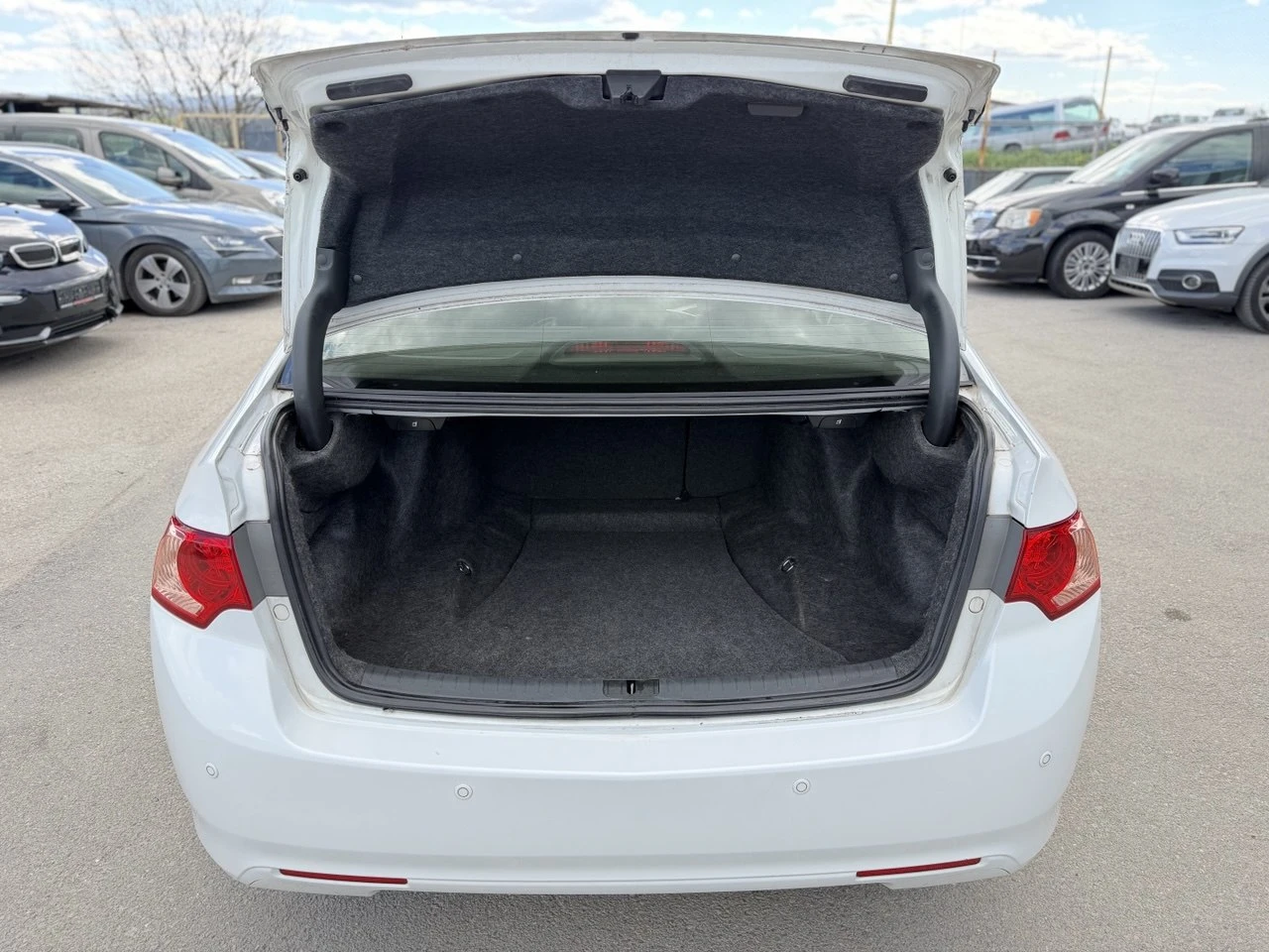 Honda Accord 2.2 i-DTEC , снимка 16 - Автомобили и джипове - 54140524