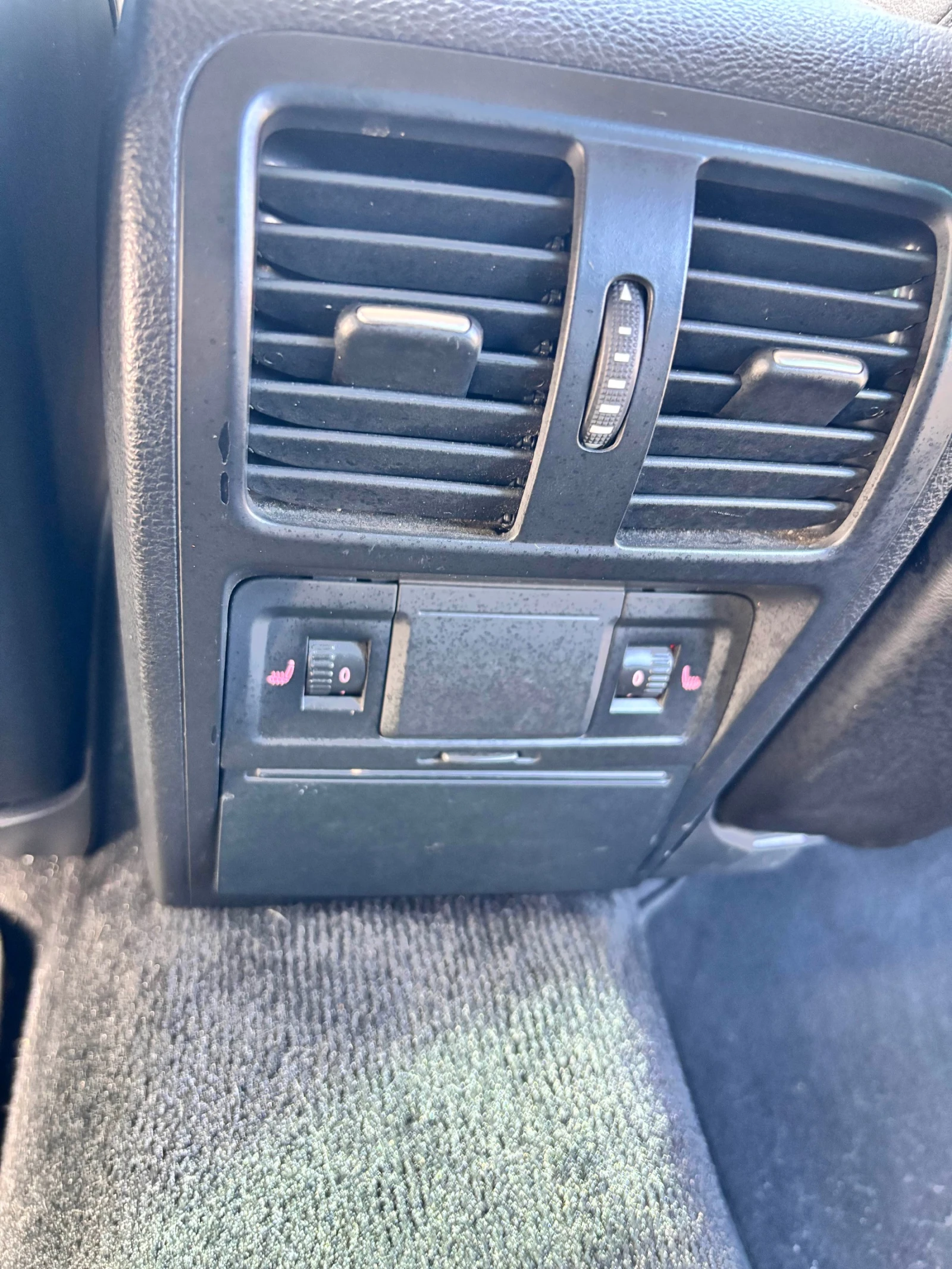 VW Passat 2.0TDI 4X4, снимка 14 - Автомобили и джипове - 54730917