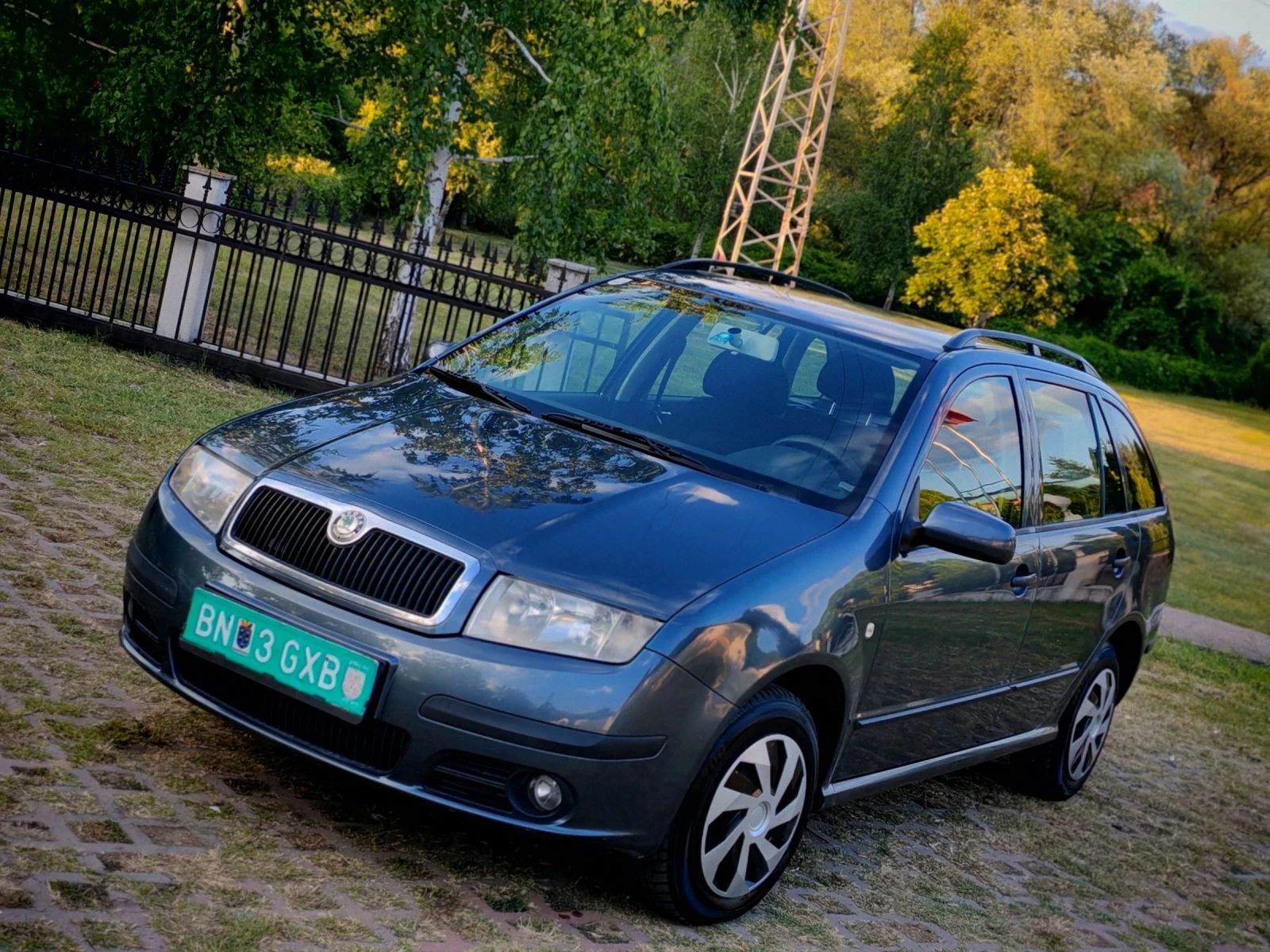 Skoda Fabia 1.4I 16V(75)* FACELIFT* КЛИМАТИК* НОВ ВНОС* , снимка 2 - Автомобили и джипове - 55192572