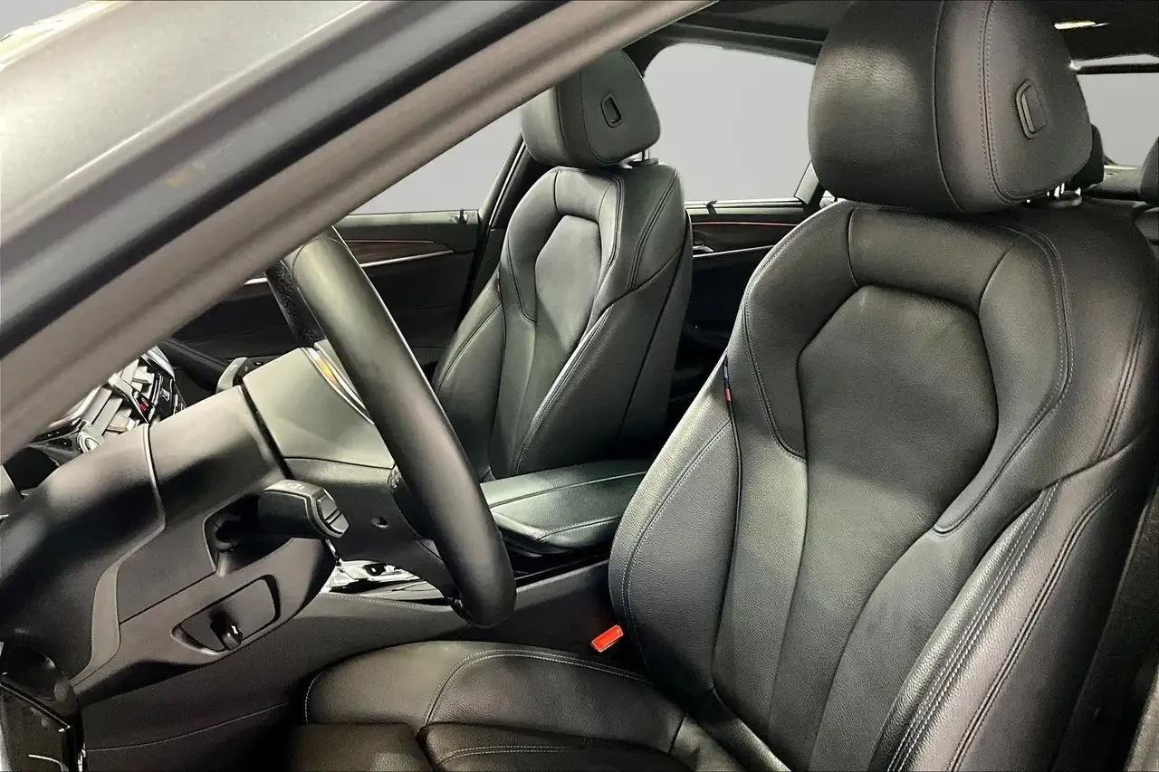 BMW 530 M Sport| Premium Enhanced| Harman Kardon| 360| SOF, снимка 7 - Автомобили и джипове - 56728145