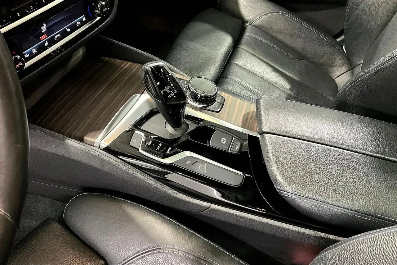 BMW 530 M Sport| Premium Enhanced| Harman Kardon| 360| SOF, снимка 14 - Автомобили и джипове - 56728145