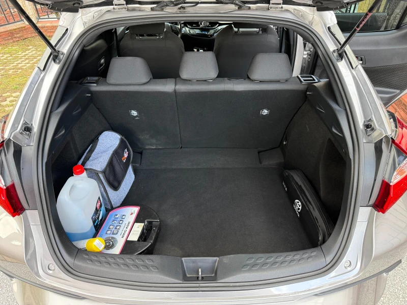 Toyota C-HR 1.8 Hybrid, снимка 12 - Автомобили и джипове - 53392367