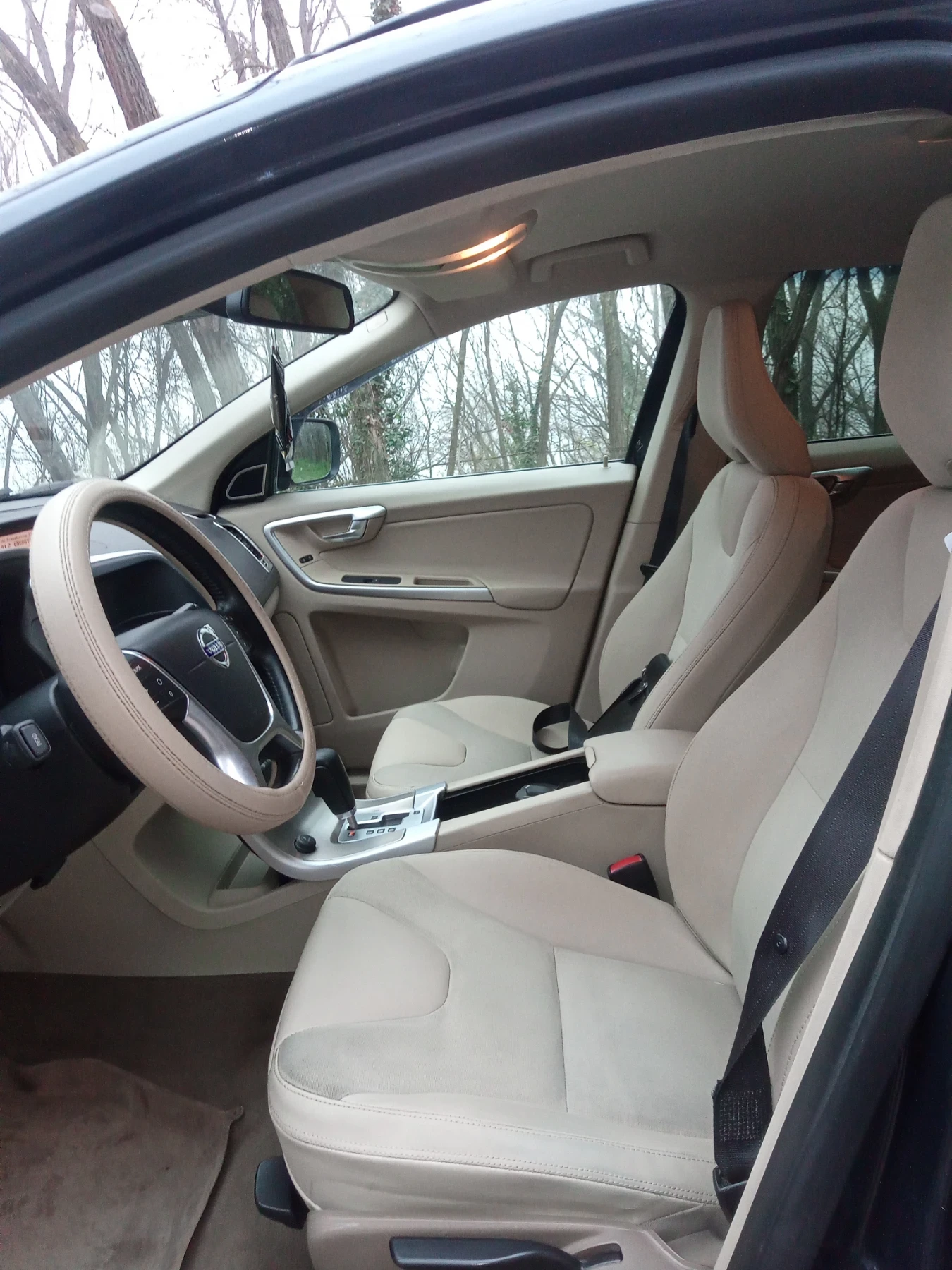 Volvo XC60 2.4 D3 4х4 , снимка 7 - Автомобили и джипове - 53714463