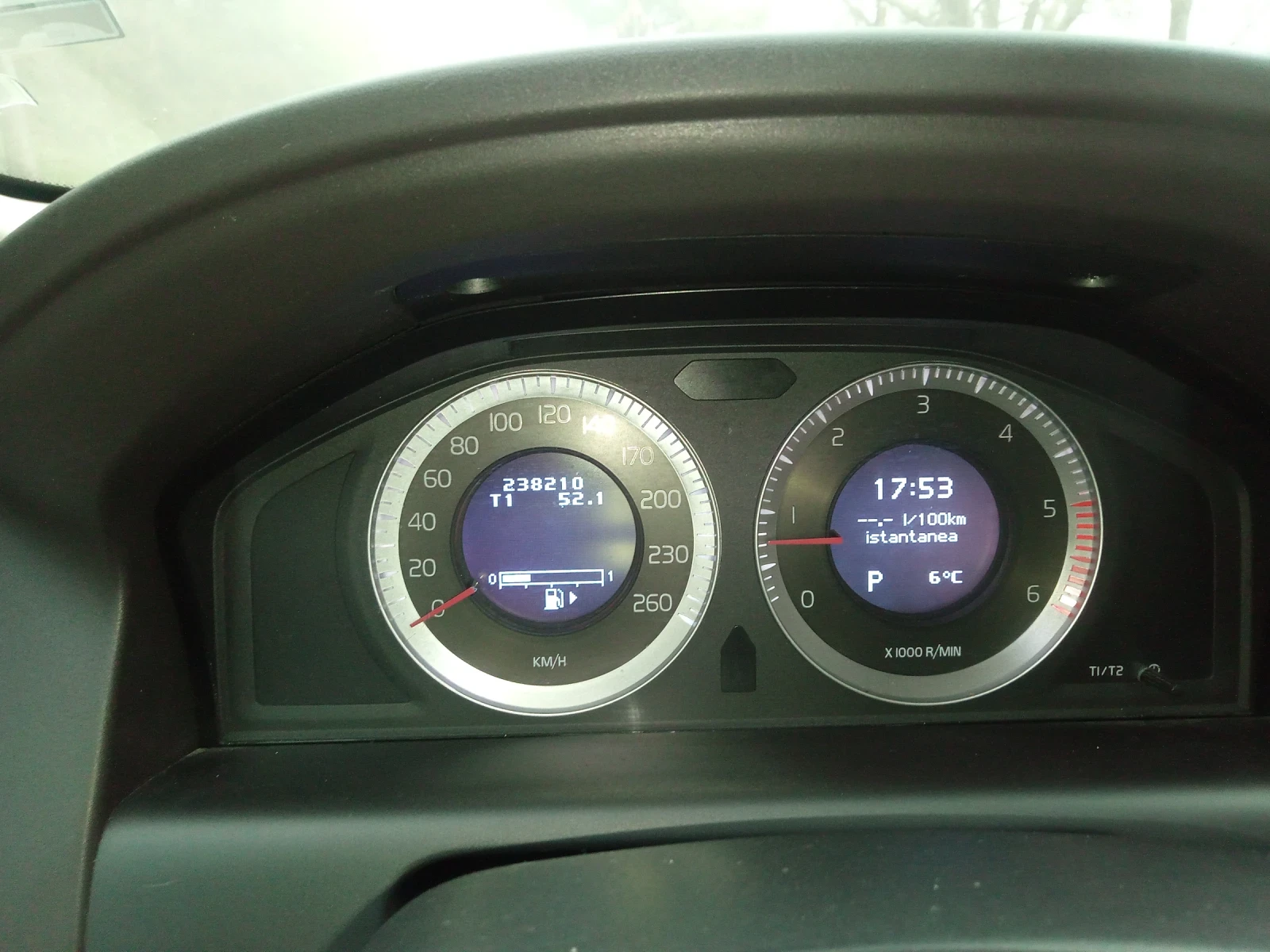 Volvo XC60 2.4 D3 4х4 , снимка 3 - Автомобили и джипове - 53714463